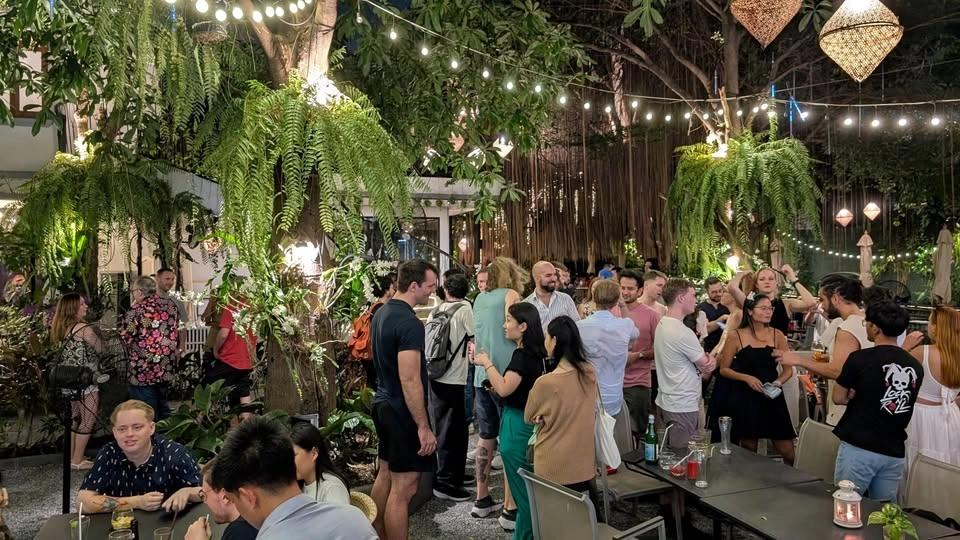 Weekly Bangkok Digital Nomads Meetup @ The Gardens of Dinsor Palace (Ekkamai)