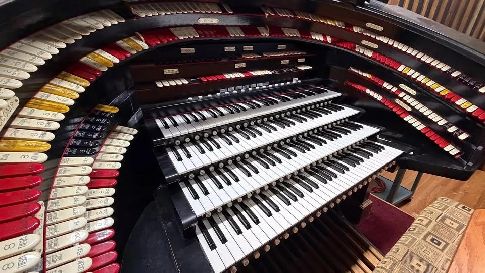 Weekly Theatre Organ Serenades on Thursdays at Noon!