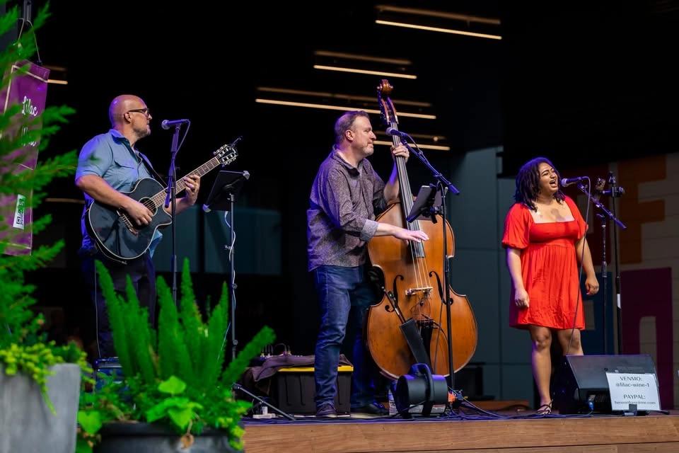 Groovin' On The Square