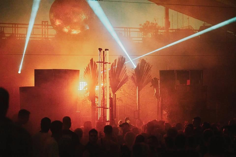 Komiks Rave ☆ Day & Night, 4 Stages (Skatepark Stvanice + ATG) ☆ Yanamaste, Bailey Ibbs and more