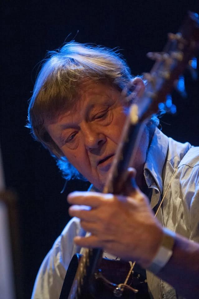 Poezie a hudba – koncert na dvorku – Vladimír Merta „80“ a Ondřej Fencl