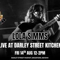 Live Lunch: Lola Simms