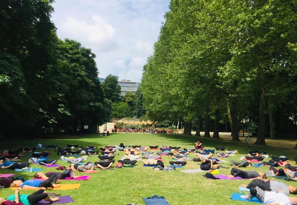Yoga at/in/en Parc du Cinquantenaire