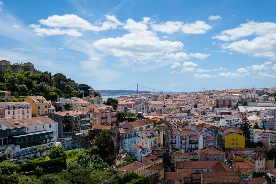 Solo travellers: casual hangout in Lisbon (4pm)