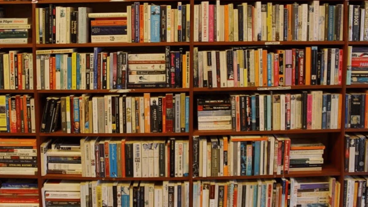 📚 Books & Social 🍸