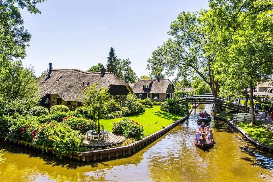 Amsterdam: Giethoorn Day Trip w/Boat Tour - Daily