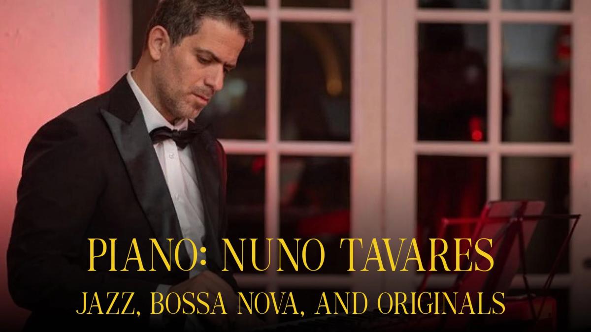 Piano: Nuno Tavares / Live music at the bar