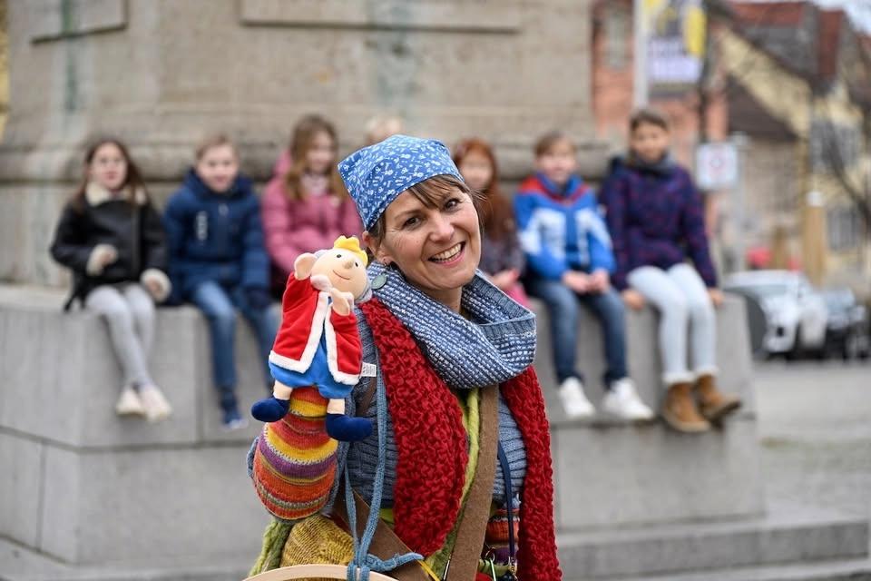 Kinder- und Familienführung: Zeitreise mit Kindermädchen Gina - Kommt und spielt wie früher
