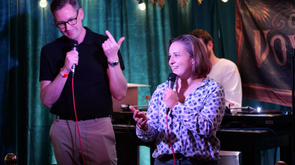 Laugh club Voyage - stand up i Köping!