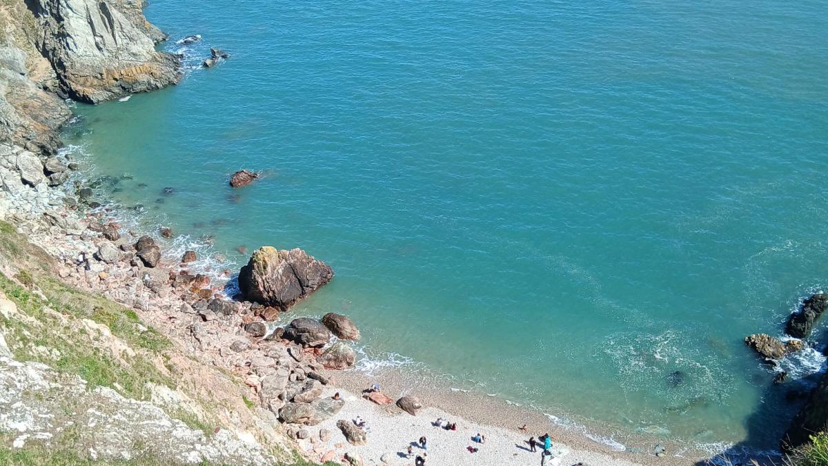 Singles 👩❤️💋👨 Solar Eclipse 🌒 Beach Swim 🐬 Howth.