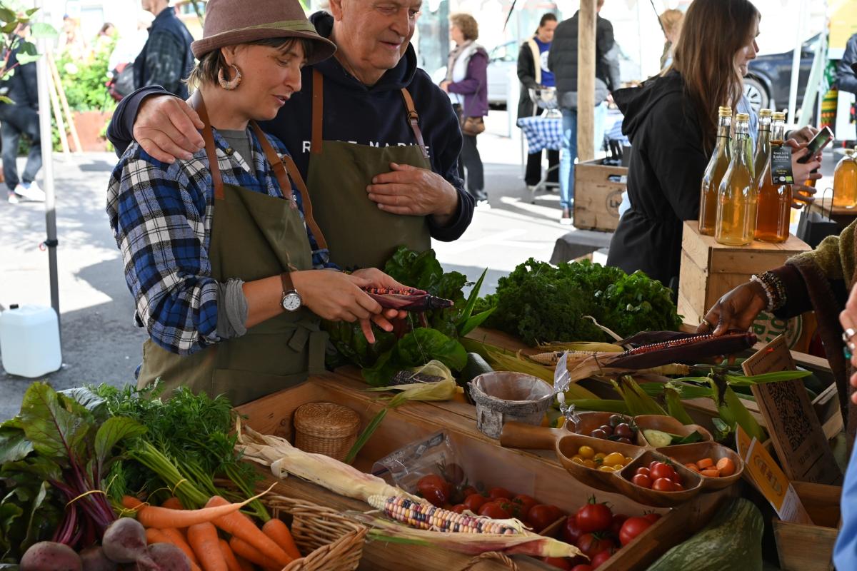 Farmers market & Global Picnic