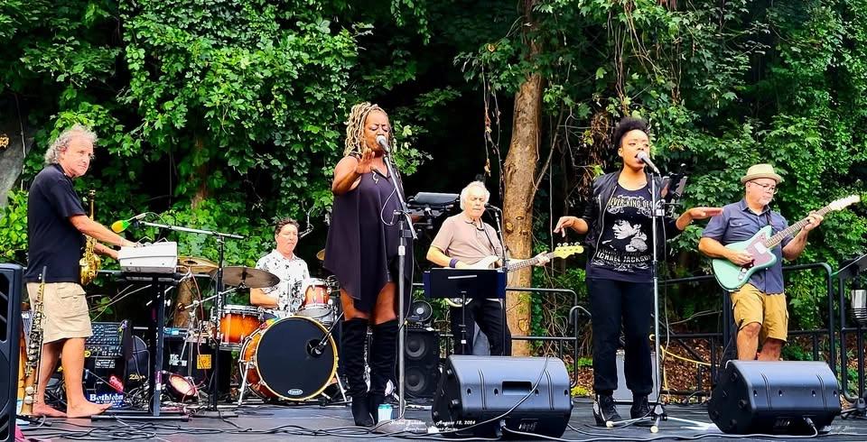 SUNDAY NIGHT RIVERFRONT CONCERT SERIES Featuring "NICKEL JUKEBOX!"