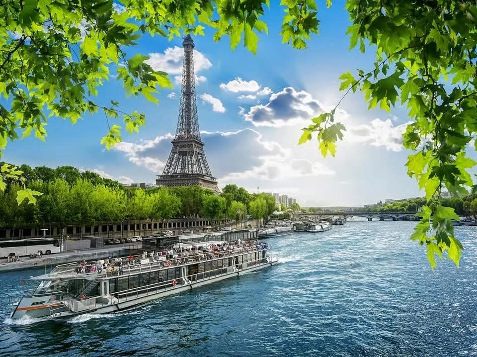 Paris: Day or Sunset Cruise - Daily