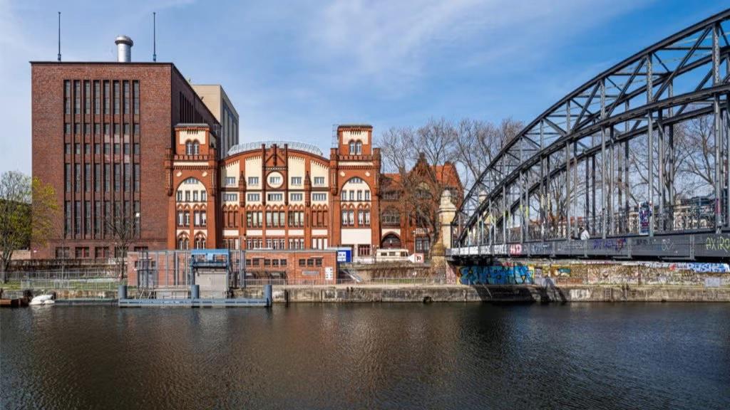 Cycle tour: Industry and Waterways of Moabit